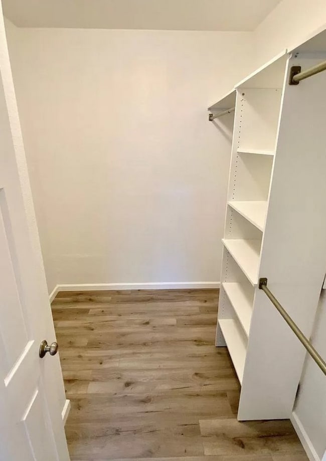 Building Photo - Fabulous Canyon Meadows Condo - Move-In Re...