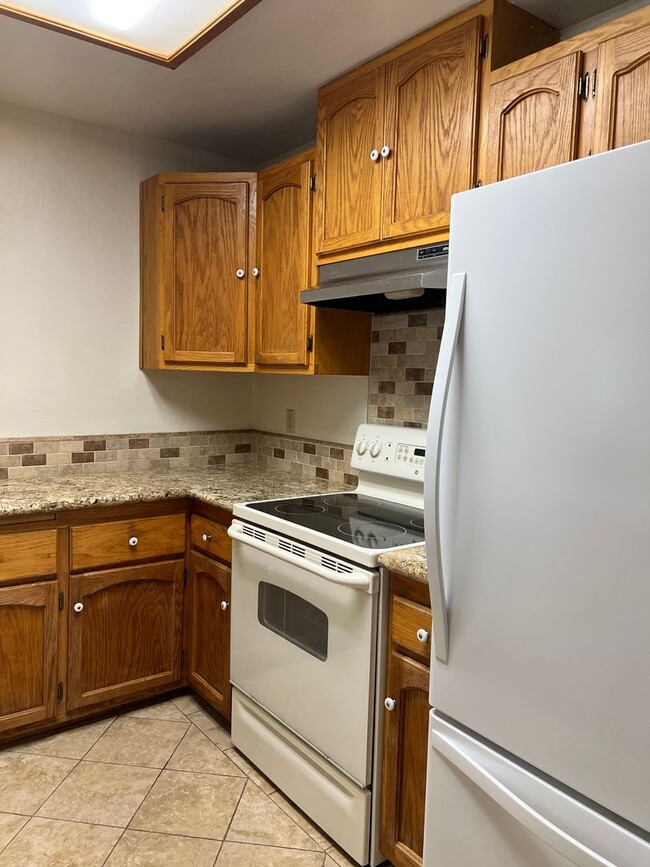 Building Photo - BEAUTIFUL 4 BED CARMICHAEL HOME WITH POOL!!