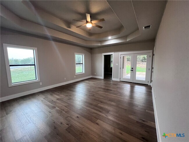 Building Photo - 725 Winding View