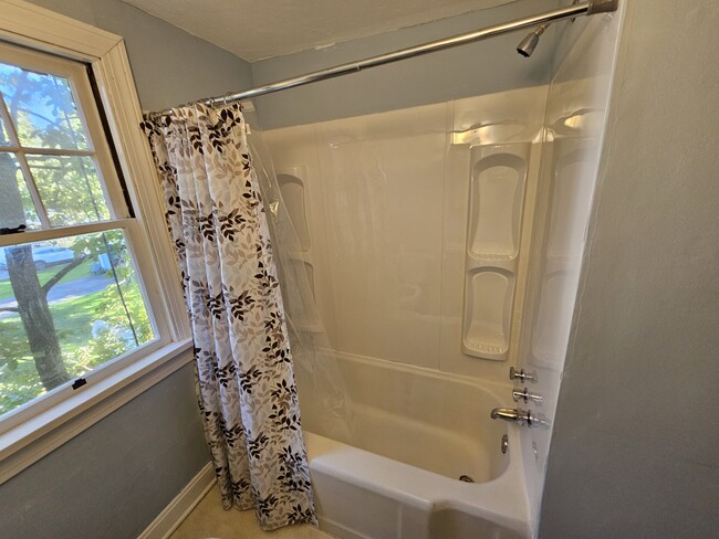 shower/tub (upstairs) - 9 Maple St