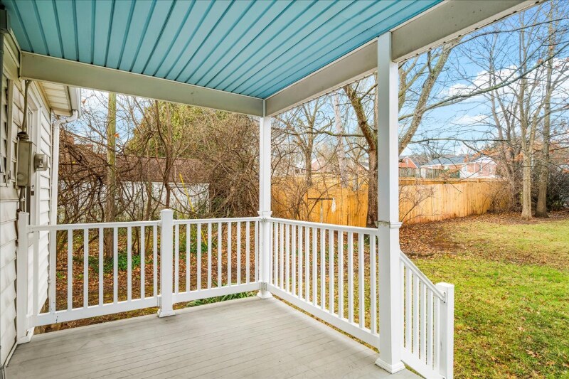 Building Photo - 3 Locust St