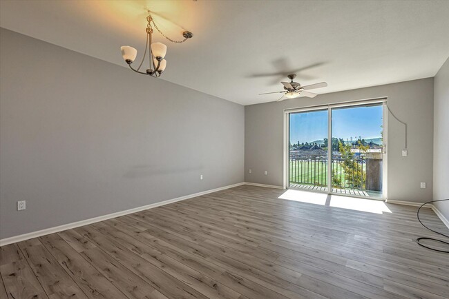 Primary Photo - Light and Bright 1 Bedroom Condo with Park...