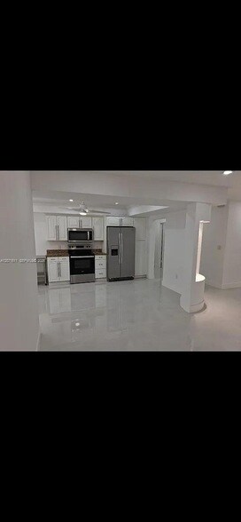 Building Photo - 12253 SW 82nd Ave