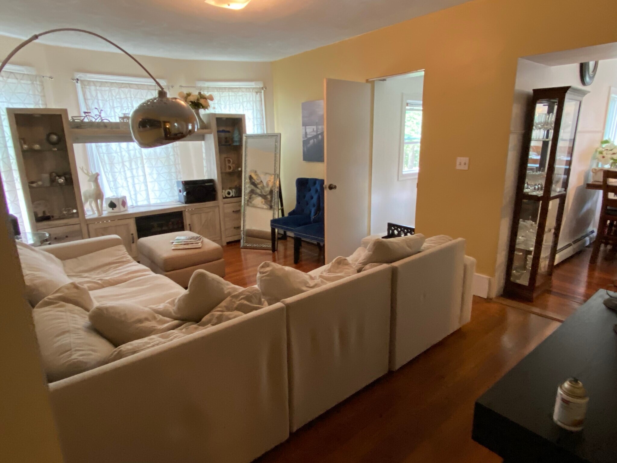 Living room - 21 Royall St