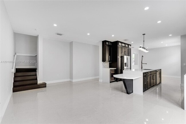 Building Photo - 8741 NW 111th Ct