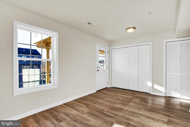 Building Photo - 46 OVERSHOT Ln