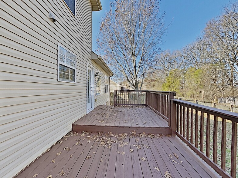 Building Photo - 3429 White Pine Dr