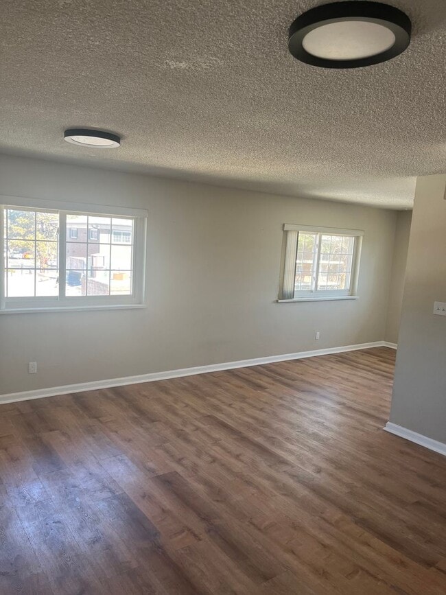 Building Photo - Move in ready 3bedroom 2bath