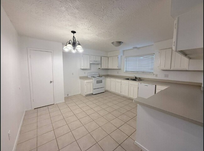 Building Photo - 3610 Timber Rock Ct