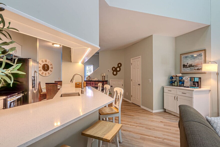 Building Photo - 137 Cordillo Pkwy