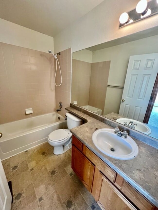 Building Photo - Stunning 4 bedroom home in Claremont Ranch!