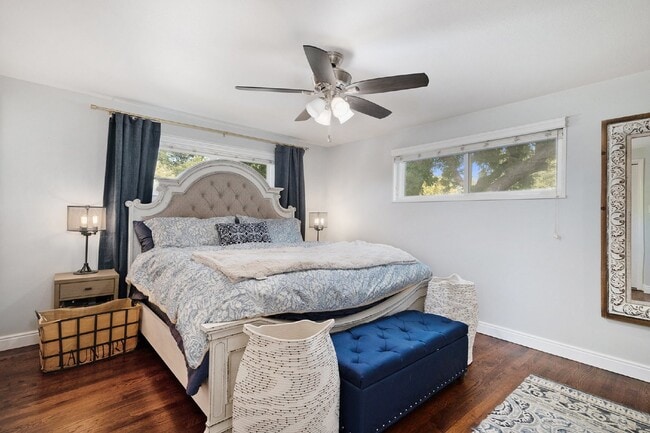 Building Photo - Beautiful home on large lot. Available 5/15