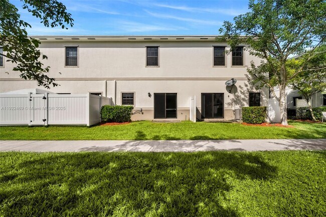 Building Photo - 757 SW 11th St