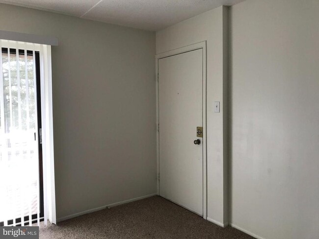 Building Photo - 6113 Hilltop Dr