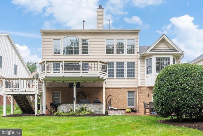 Building Photo - 15292 Golf View Dr