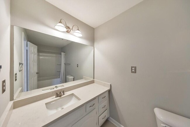 Building Photo - 2045 Fairways Ct