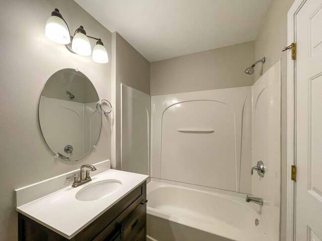 Building Photo - Spacious Two-Bedroom Townhouse in West Ash...