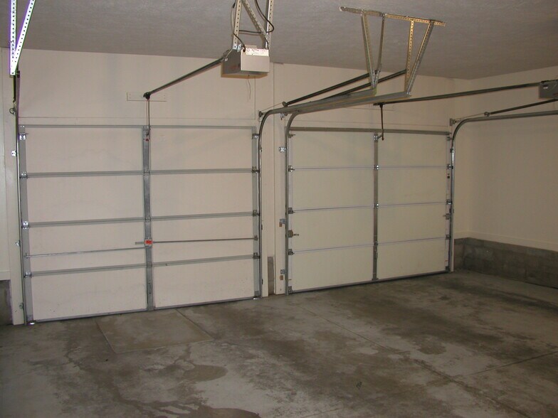 Garage - 13305 Discovery Dr