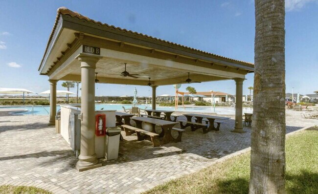 Building Photo - 3 bedroom Loren Cove Unit with Access to A...