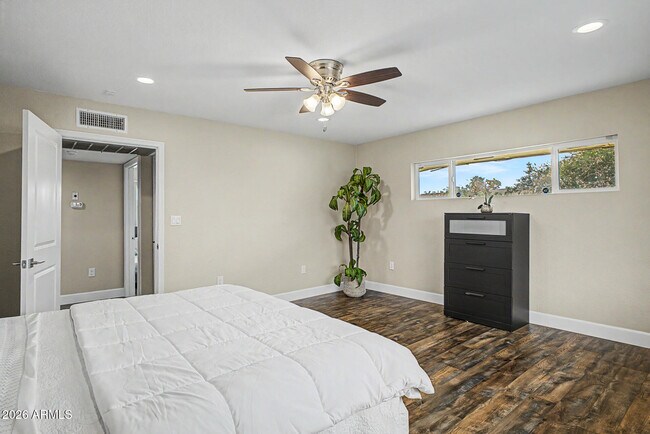 Building Photo - 2837 W Union Hills Dr