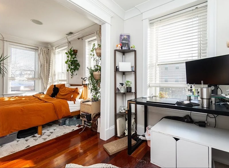 Building Photo - 632 E Broadway