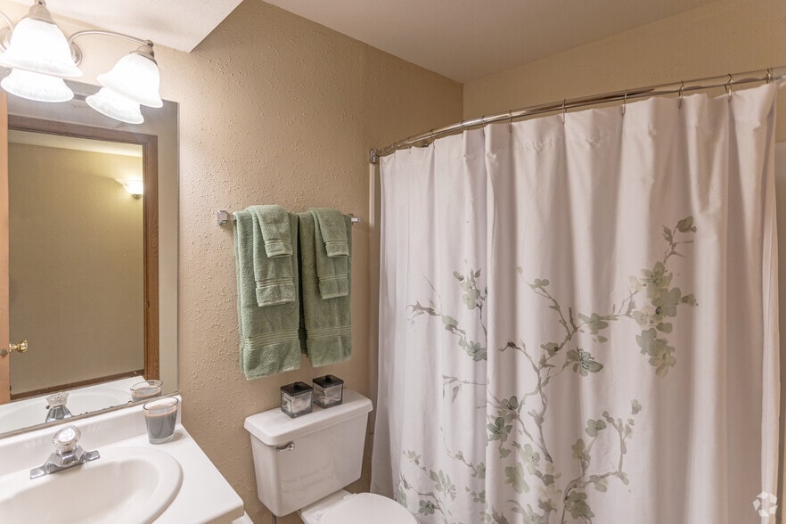1BR, 1BA, Model - 800SF - ReNew West Bloomington