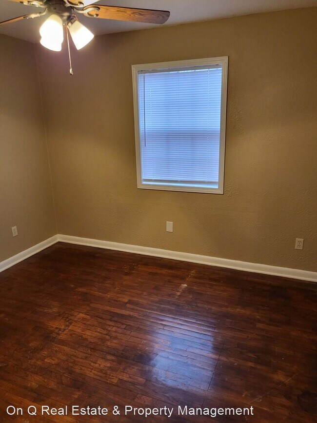 Building Photo - 3 br, 1 bath House - 104 E. Lawson Road