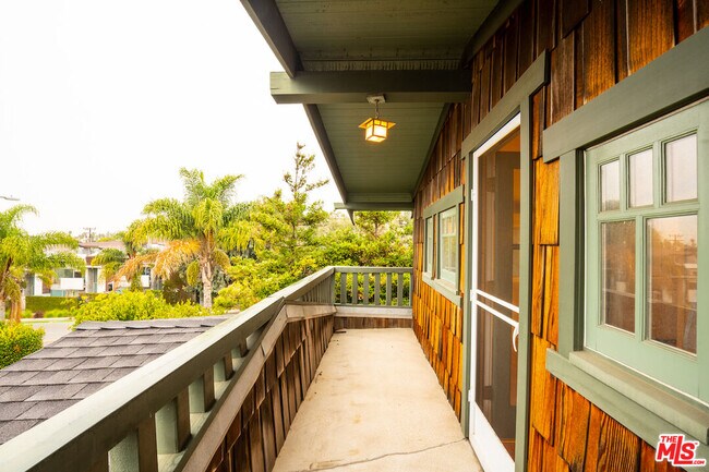 Building Photo - 2544 3rd St