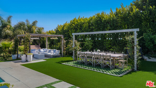 Building Photo - 6540 Dume Dr