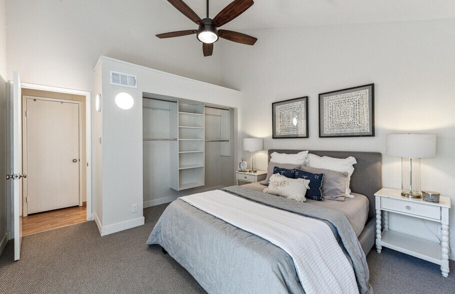 Building Photo - 2724 Oak Rd