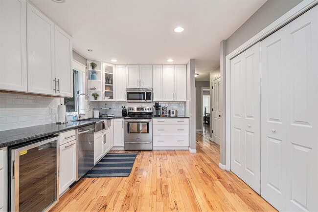 Building Photo - 8015 Aarwood Trail NW