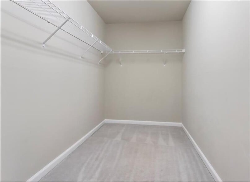 Building Photo - 880 Sunset Park Dr