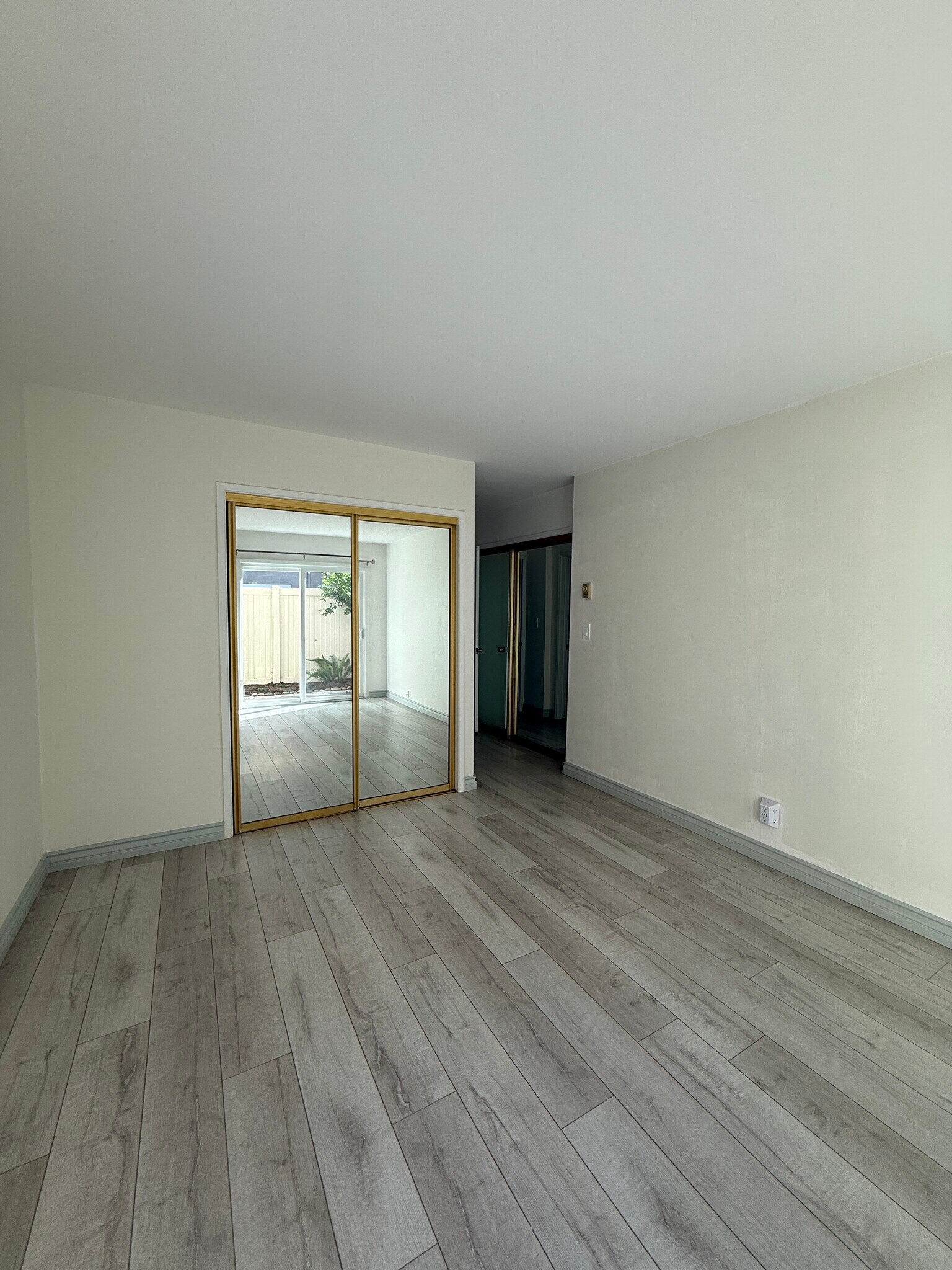 Building Photo - 1214 Rutland Rd