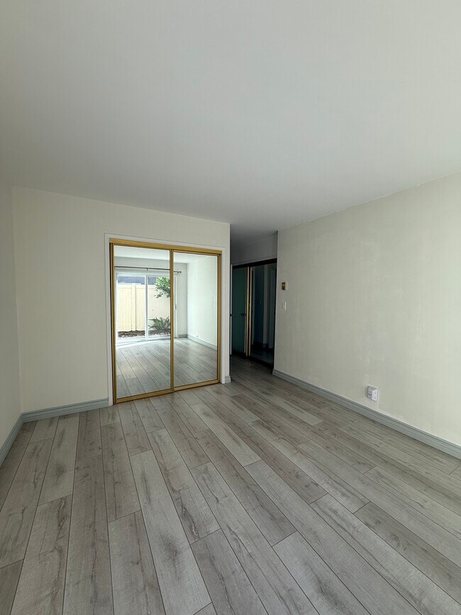 Building Photo - 1214 Rutland Rd