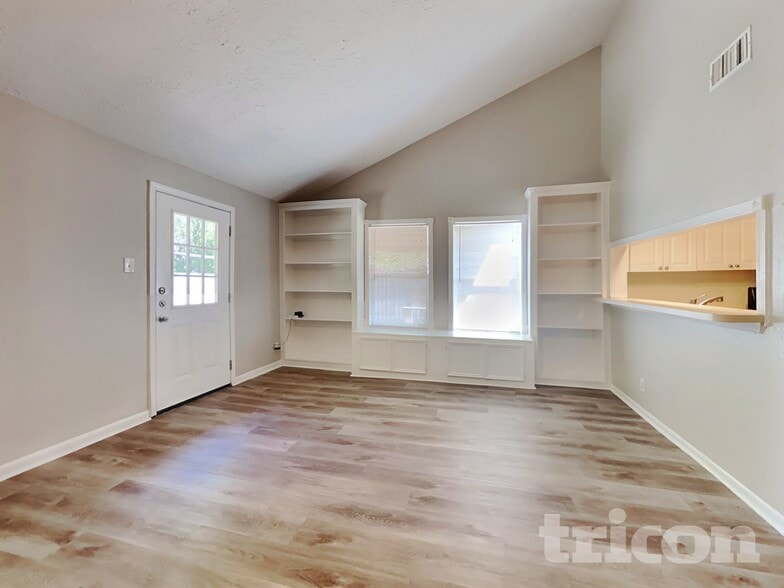 Building Photo - 13307 Venice Cir