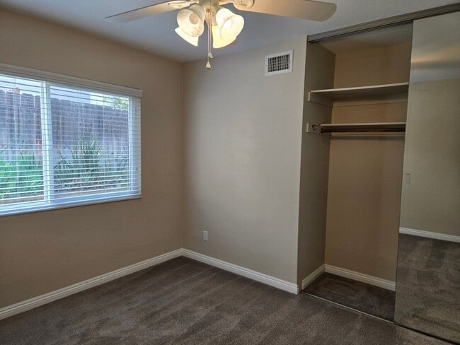 Building Photo - Stunning single-story Vista Del Cerro home with a private backyard oasis designed for effortless ...