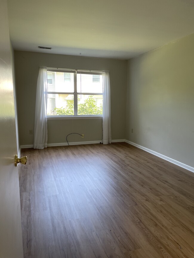 Building Photo - 310 Fox Run