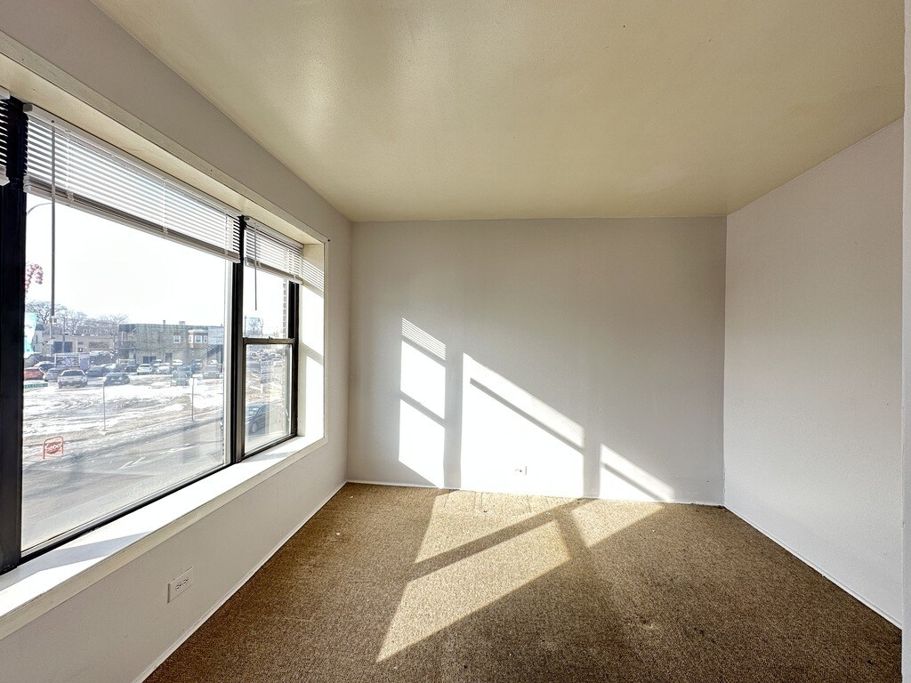 Building Photo - 4393 N Elston Ave