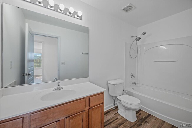 Building Photo - 499 Parkgate Dr