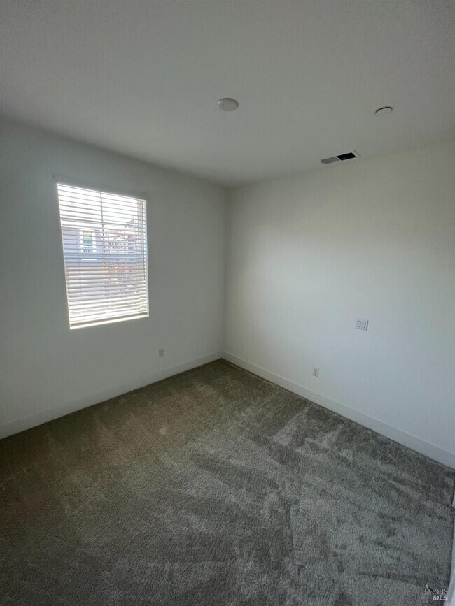 Building Photo - 426 Semillon Ln