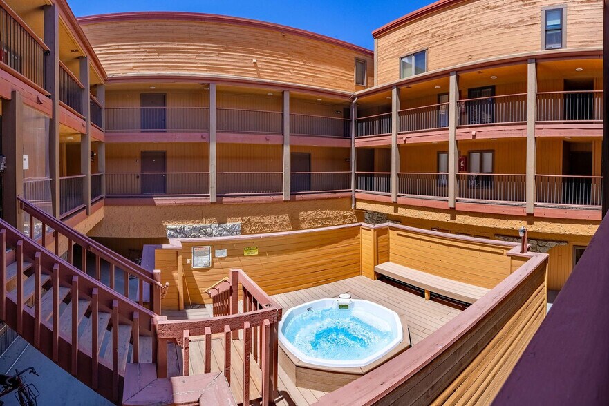 Building Photo - 600 South Park Avenue