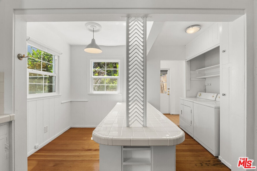 Building Photo - 515 N Kings Rd