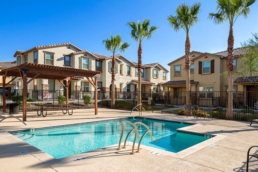 Casa Sole Vita Pool Patio and gazebo - Casa Sole Vita Townhomes