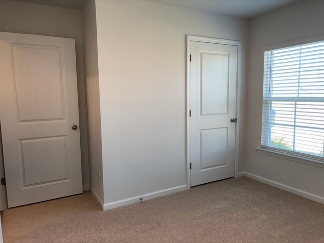 Building Photo - 4 Bedroom, 2 Bathroom House in Trinity!