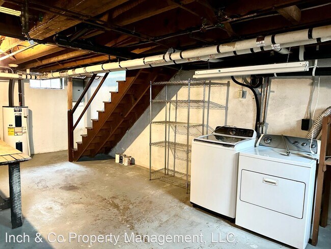 Building Photo - 3 br, 1.5 bath House - 1524 Clover Lane