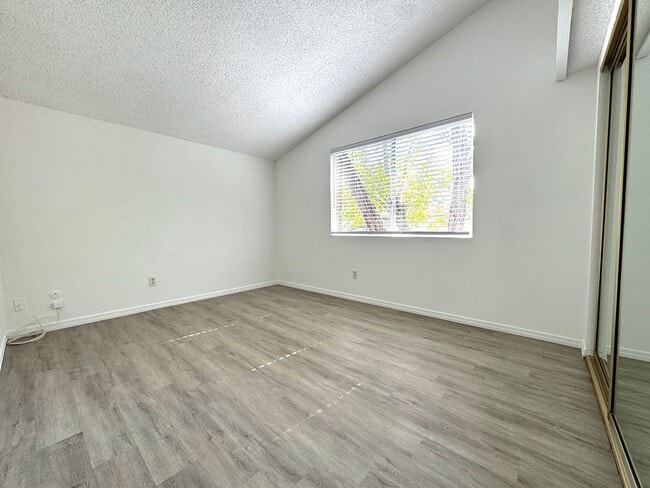 Building Photo - 3 Bedroom House in Sherman Oaks!