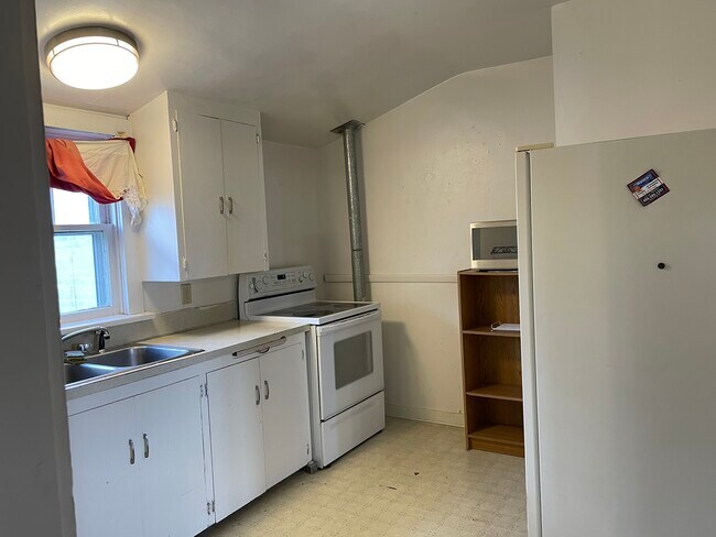 Kitchen has updated countertops and flooring since this photo. - 527 Saint Johns Ave