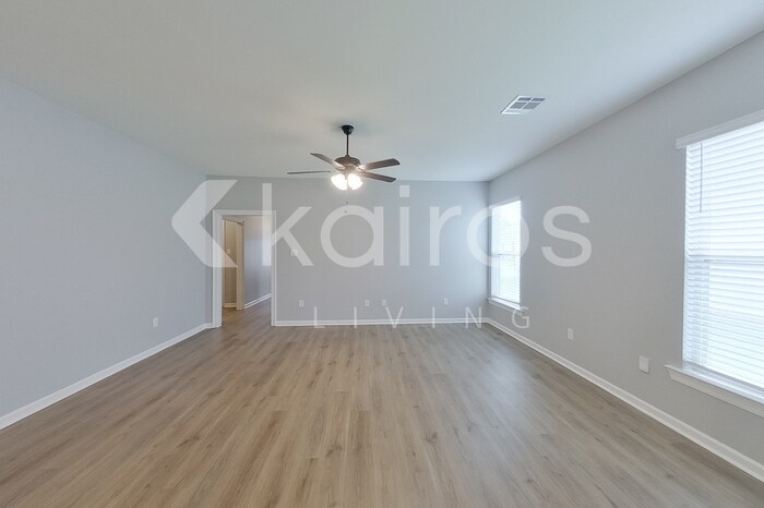Building Photo - 201 Salvat Dr