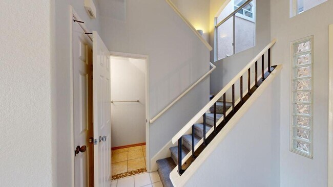 Building Photo - 7254 Shoreline Dr