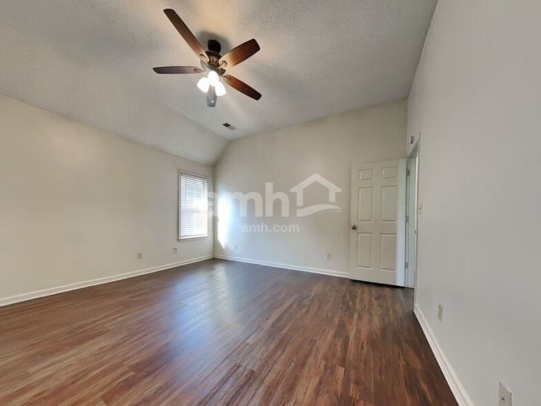 Building Photo - 4920 Misty River Rd